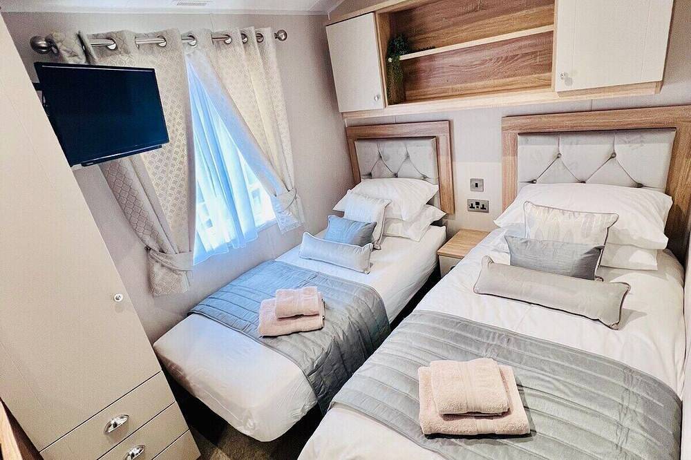 Entire apartment, Etna Laurel at Cherry Lea Holiday Park & Fishing in Burgh le Marsh, Lincolnshire