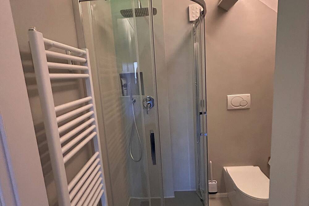 Entire apartment, Luxury Panoramic Suite Pentahouse With Jacuzzi & Terrace - Terni Center in Terni, Terni Province