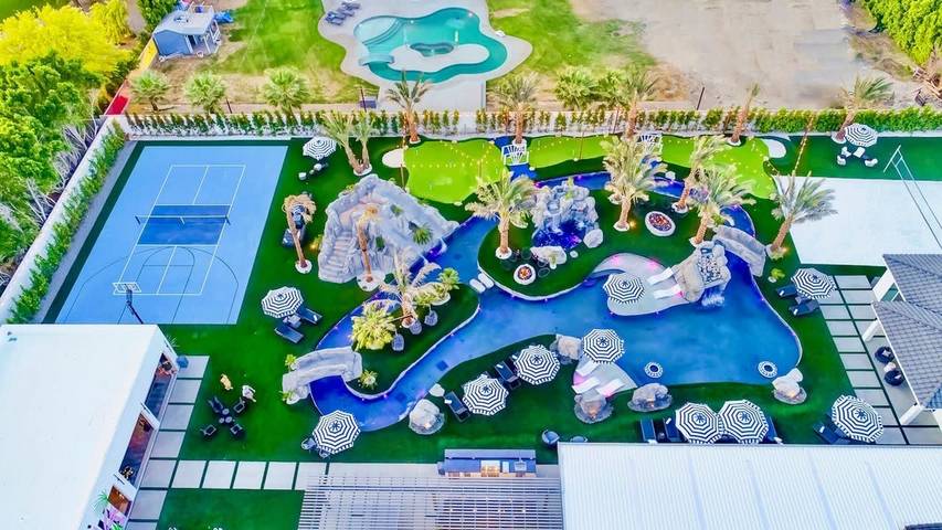 Vacation rental for 16 people, with terrace and yard, with pets in Indio (CA)