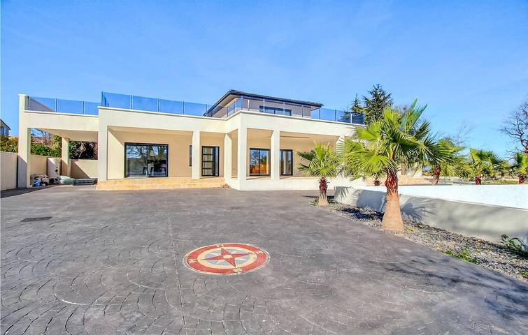 Appartement de 200 m² avec parking, piscine et jardin près du Rhône in Pont-Saint-Esprit, Région de Nîmes
