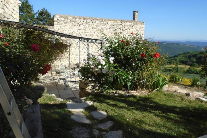 Location de vacances pour 5 personnes, avec jardin et terrasse, animaux acceptés à Vachères