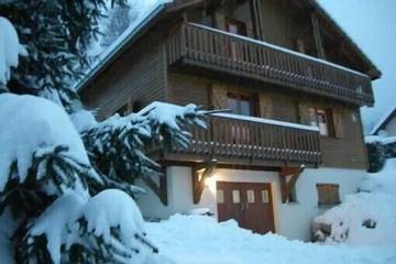 Chalet pour 10 personnes, avec balcon ainsi que jardin et sauna à Le Tholy