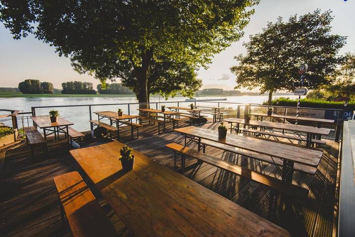 Hotel, mit Terrasse und Garten in Monheim am Rhein