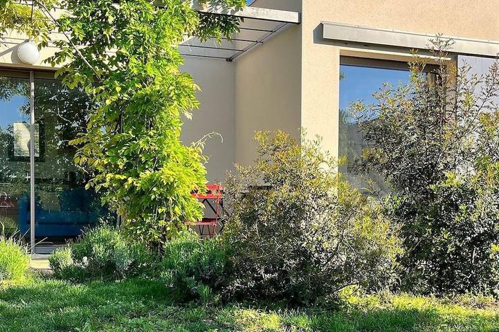 Location de vacances pour 2 personnes, avec terrasse et jardin à Vallérargues