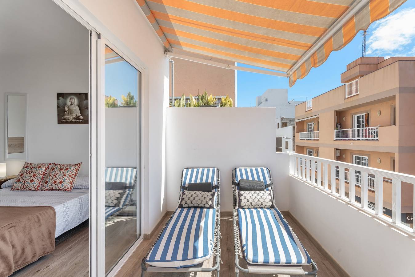 Hel studio-lejlighed, Vacation Studio 'Centrico Con Terraza Privada' with Mountain View, Balcony and Wi-Fi in Arona, Tenerife syd