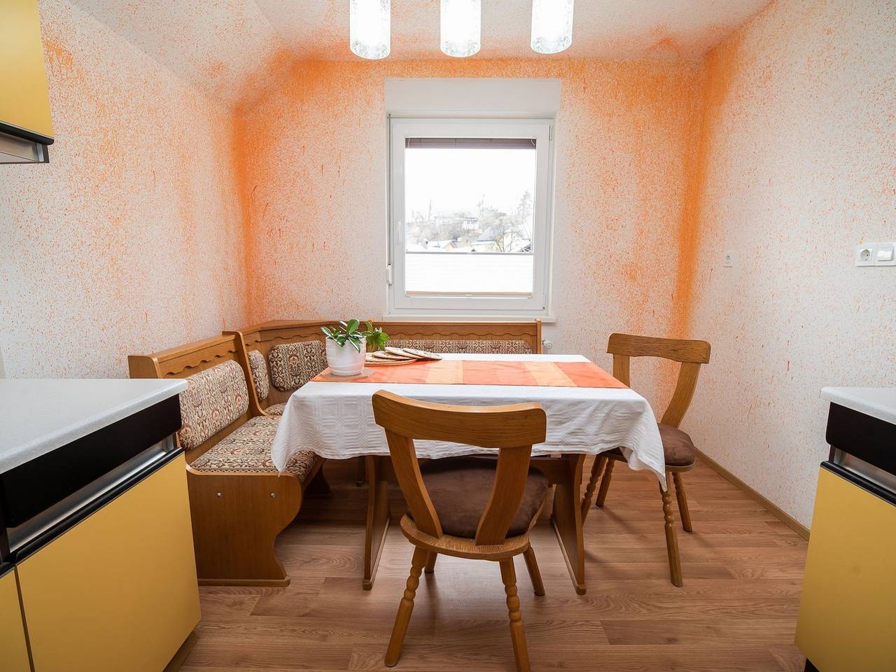 Ganze Wohnung, Quiet and Sunny Apartment with Balcony - Two Bedroom Apartment with Balcony in Karawanken und Bachergebirge, Radovljica