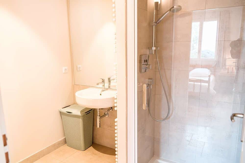 Villa 16, Luxury 3 Bett, 3 Bad Villa, beheizter Pool auf Chateau Anwesen mit Reben in Castelnau-de-Montmiral, Albi und Umgebung