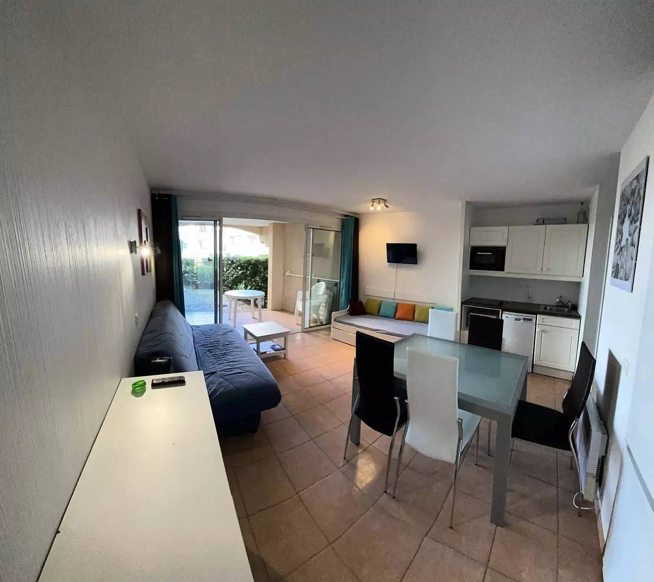 Entire apartment, Pleasant 2-room apartment in beachfront with swimming pool in La Coudoulière, Six-Fours-les-Plages