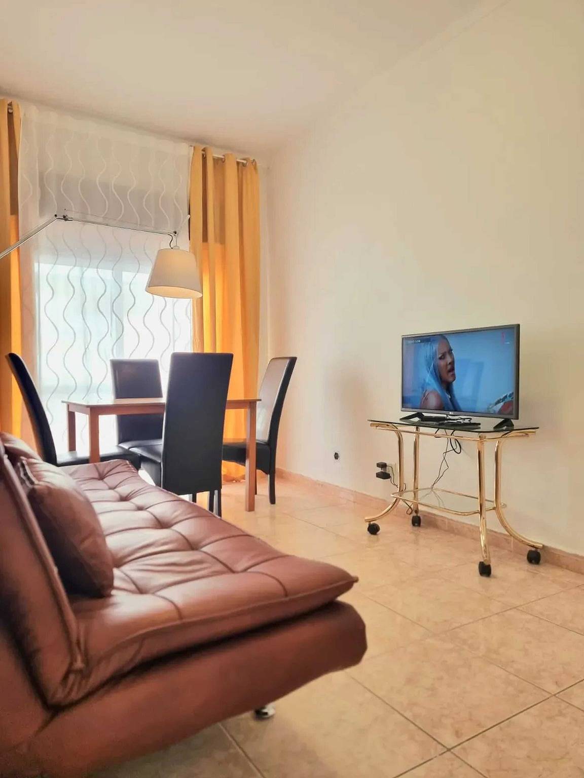 Entire apartment, Spacious Apartment in Faro, 92 m² with Terrace in Sé (Faro), Faro