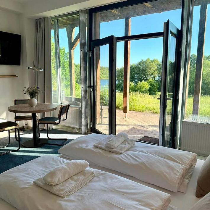 Ferienwohnung für 3 Personen, mit Balkon und Terrasse sowie Garten und Seeblick in Angermünde