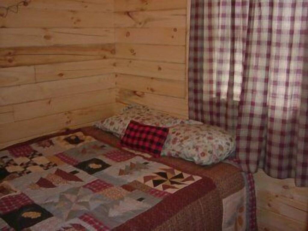 Log Cabin for 6 Guests in Hocking Hills, Hocking County