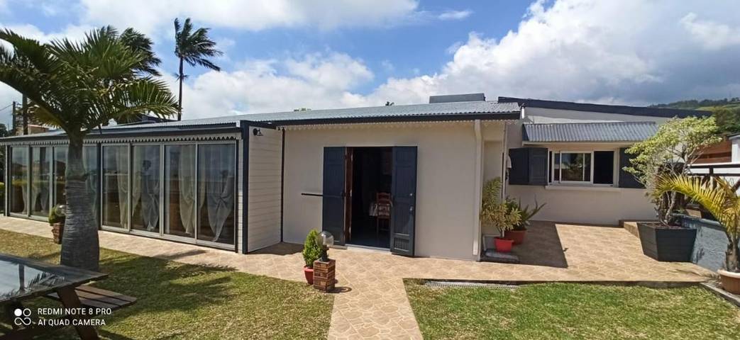 Location de vacances pour 6 personnes, avec jardin et vue à Les Trois-Bassins - 2