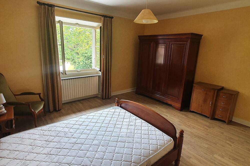 Entire apartment, A flat to rent in a charming house close to the lac of annecy and mont blanc in Duingt, Bauges