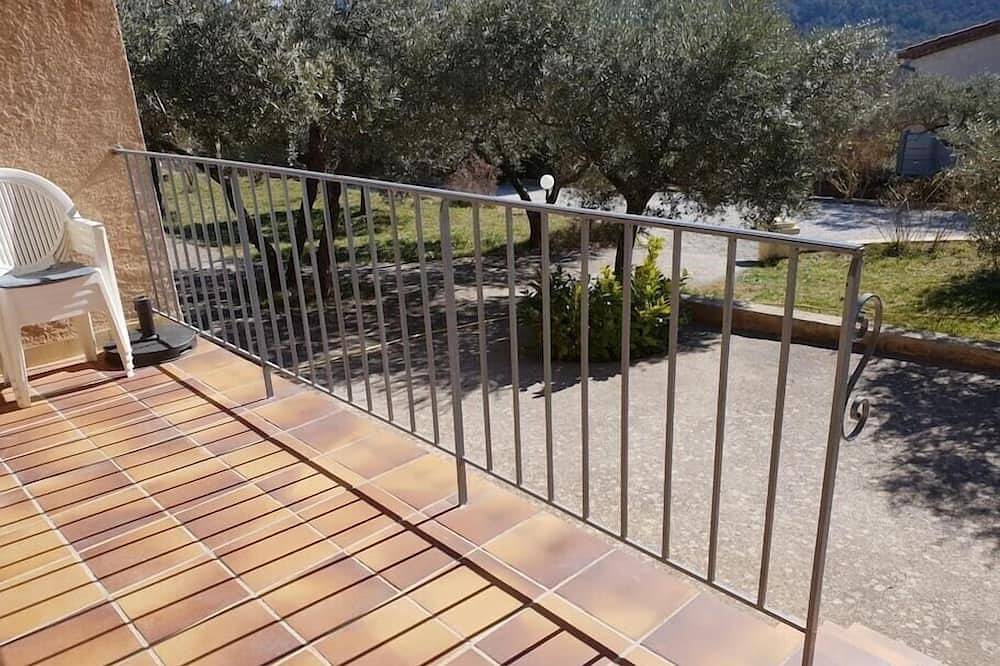 Entire apartment, Dahlia Lou Cigaloun Ana Location in Gréoux-les-Bains, Verdon Regional Natural Park