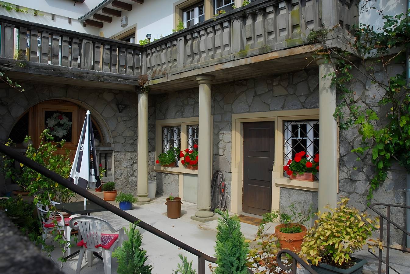 Bed and Breakfast 'Roteluft - Pablo' with Private Terrace and Wi-Fi in Barr, Sélestat-Erstein region