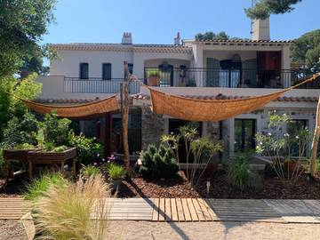 Location de vacances pour 2 personnes, avec terrasse dans Plage de la Baumette