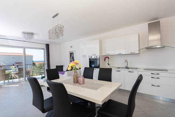 Gîte pour 6 personnes, avec Vue sur l’océan ainsi que Balcon/Terrasse et Vue à Tribunj - 4