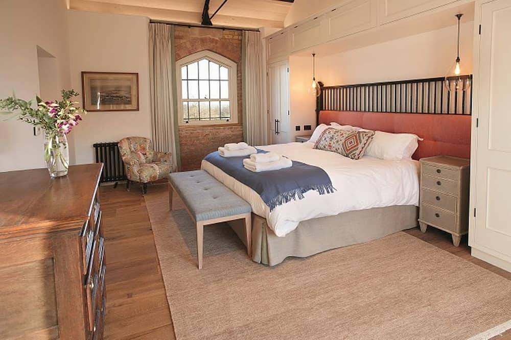 Situated on the Burghley Estate, The Dairy offers luxury accommodation for up to 20 guests in stunni in Peterborough
