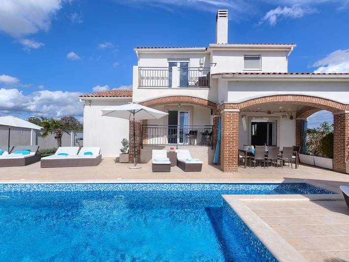 Ferienhaus für 8 Personen, mit Pool und Garten sowie Terrasse - 1