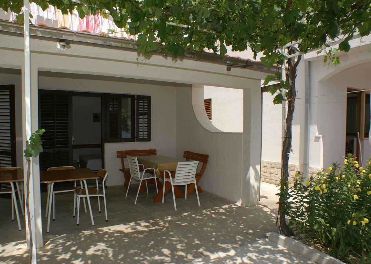 Ganze Wohnung, Studio Appartement am Strand Pisak, Omis As-2750-b in Pisak, Omis-Riviera