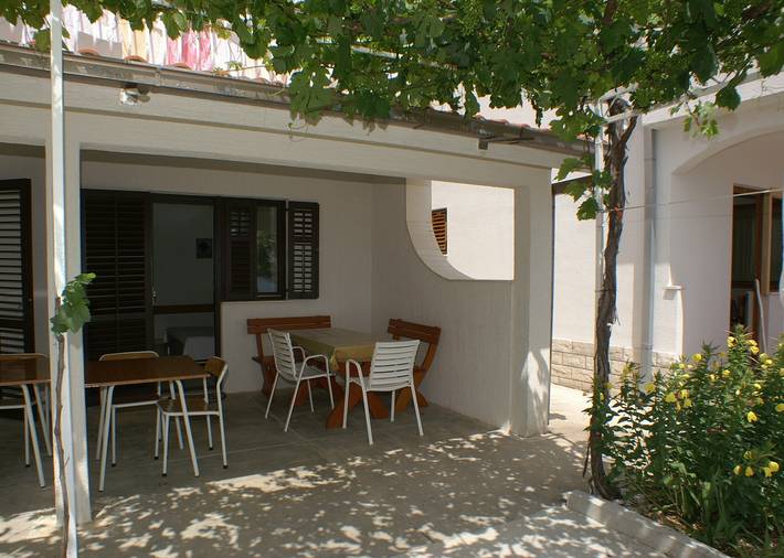 Ganze Wohnung, Studio Appartement am Strand Pisak, Omis As-2750-b in Pisak, Omis-Riviera