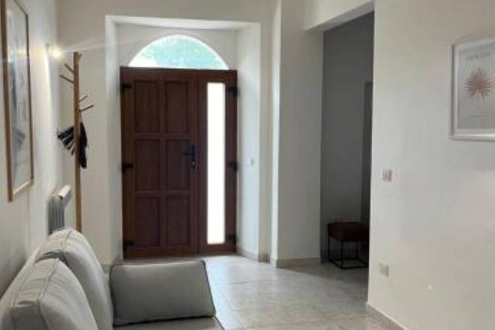 Entire apartment, Home In in Passignano sul Trasimeno, Lake Trasimeno