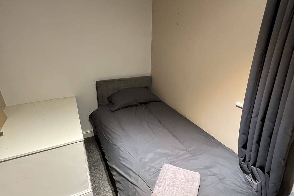 Peaceful 2 bed semi-detached house in Warrington, Cheshire