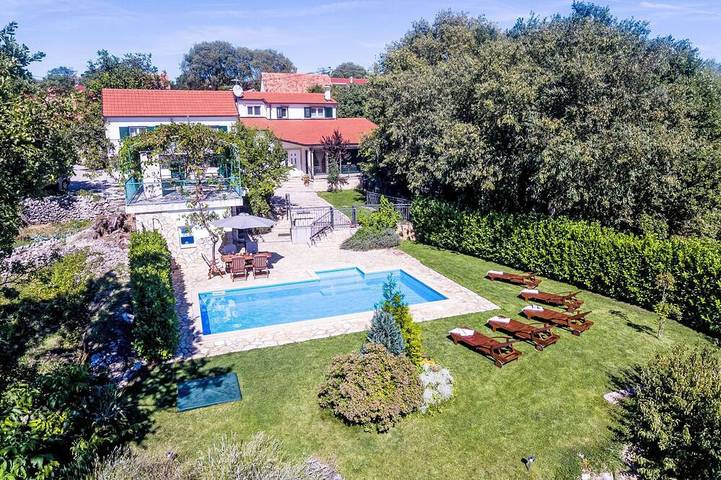 Ferienhaus für 10 Personen, mit Pool und Whirlpool sowie Terrasse - 1