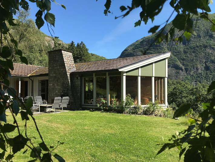 Feriehus for 6 personer, med terrasse, dyr tillatt i Sogn og Fjordane