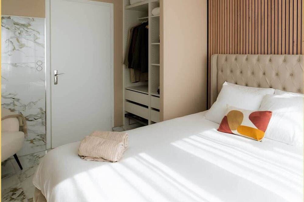 Entire apartment, B Unique Appartement Jacuzzi / Cinéma in Gaillard, Saint-Julien-en-Genevois region