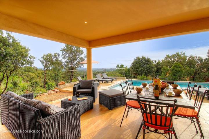 Gîte pour 6 personnes, avec Terrasse ainsi que Jardin et Piscine à San-Gavino-di-Carbini - 3