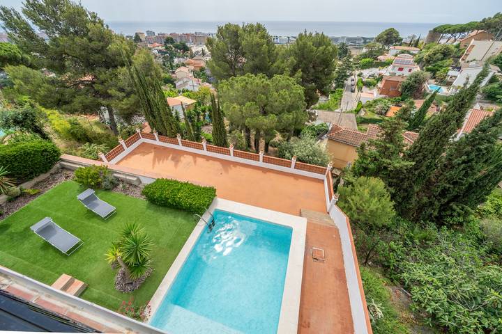 Vakantiehuis voor 5 personen, with Balkon and Terras as well as Tuin in Santa Susanna