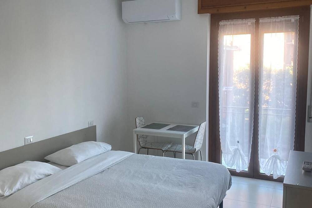 Appartamento intero, Mono Piccolo Erminia in Novara (Italia), Provincia di Novara