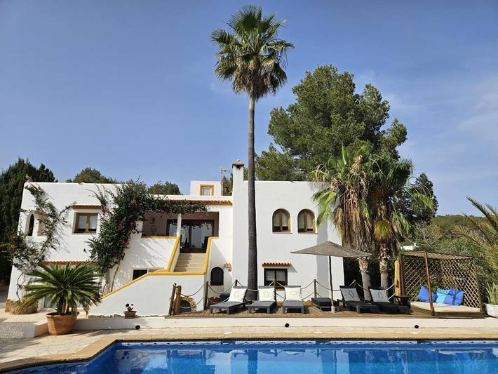 Chalet para 13 personas, con vistas además de jardín y piscina, Se admiten mascotas - 1
