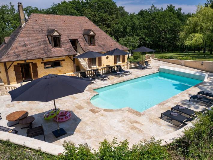 Location de vacances pour 10 personnes, avec terrasse et jardin à Rampieux