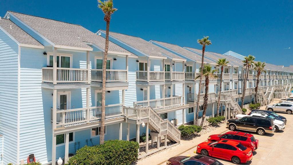 Ganze Wohnung, Poolside condo in a Beachfront complex with Beautiful Modern Upgrades in North Padre Island, Corpus Christi