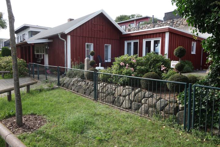 Ferienhaus für 2 Personen, mit Garten und Seeblick in Waren (Müritz)