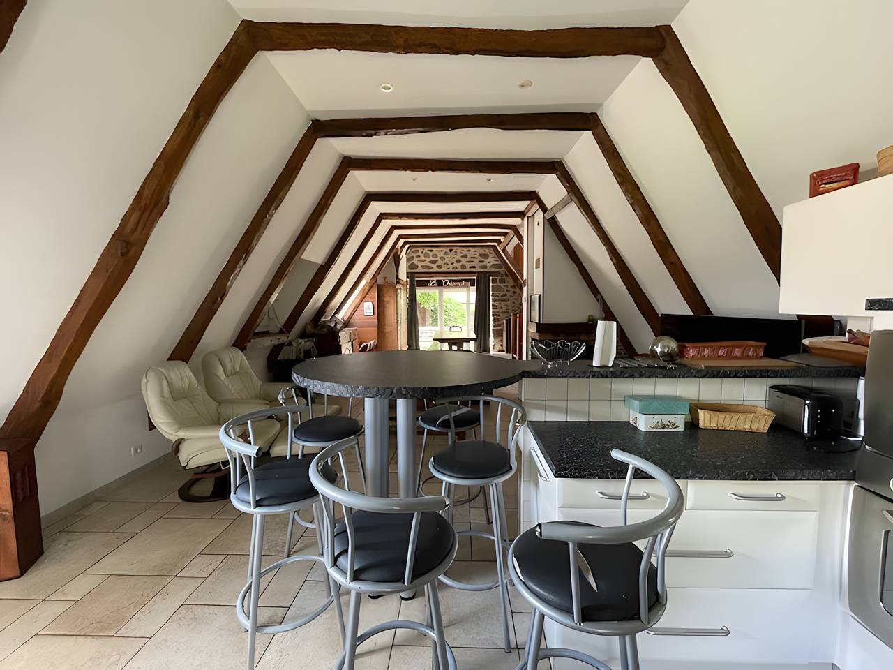 Authenticity & Comfort in the Charmalex Barn with Countryside View in Lacroix-Barrez, Massif Central