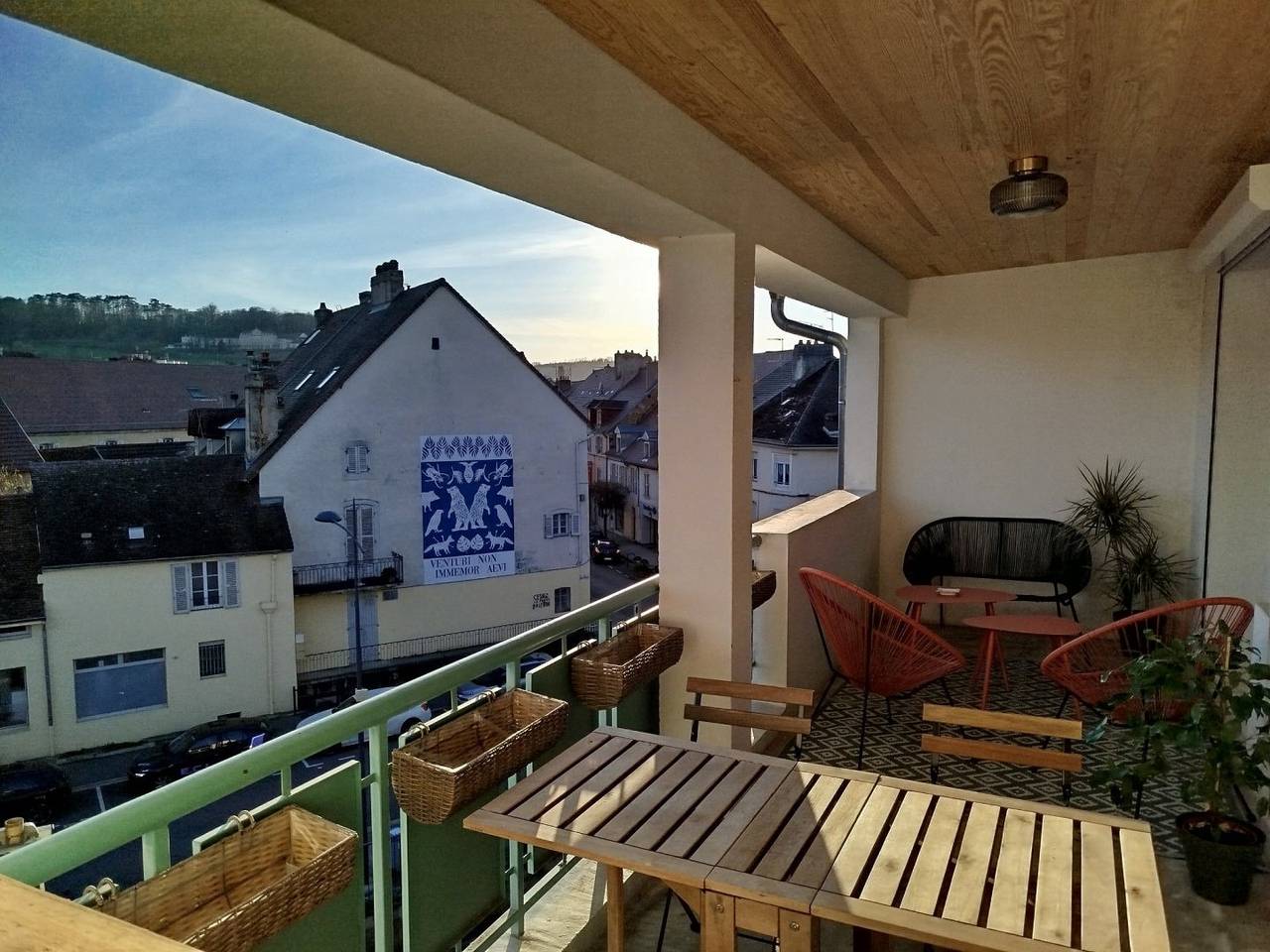 Appartement entier, Appartement centre-ville, avec terrasse au Sud et vue dégagée in Lons-le-Saunier, Jura