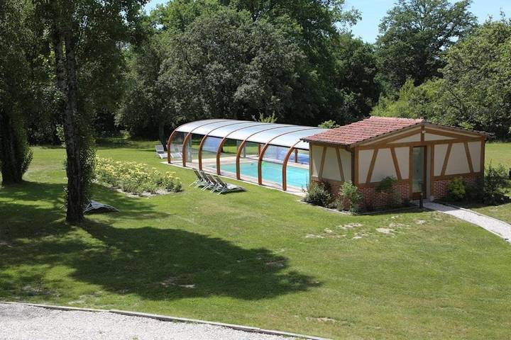 Location de vacances pour 16 personnes, avec vue sur le lac et piscine ainsi que vue et jardin à Gien - 2