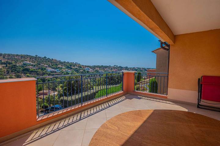 Gîte pour 4 personnes, avec balcon et piscine dans Golf Bluegreen Sainte-Maxime - 2