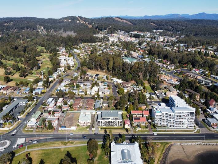 Entire apartment, Elegant 2-Bed Apartment with Stunning Views in Batemans Bay, New South Wales