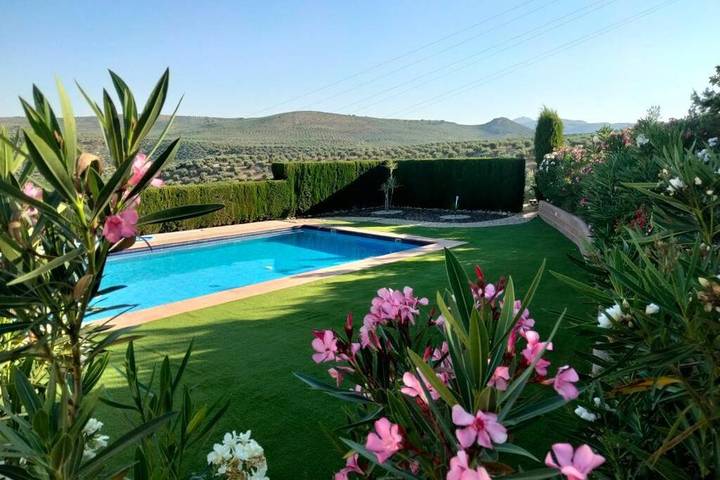 Casa rural para 8 personas, con piscina además de jardín y vistas en Sierra Mágina - 2