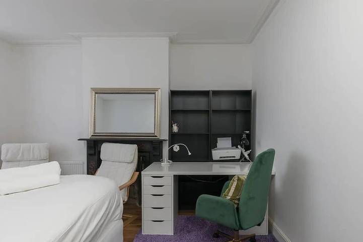 Ganze Wohnung, Super Chic Apartment in Beautiful Sunninghill - Pass the Keys in Berkshire