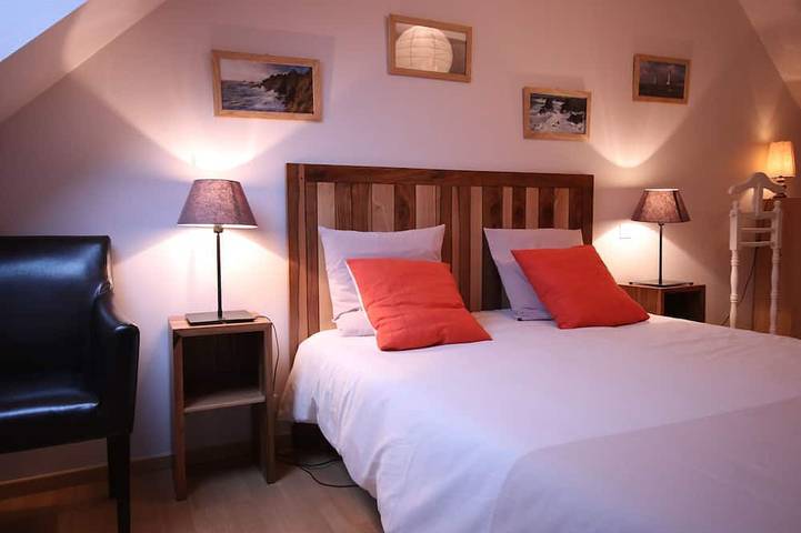 Location de vacances pour 7 personnes, avec jardin à Bonnemain - 2