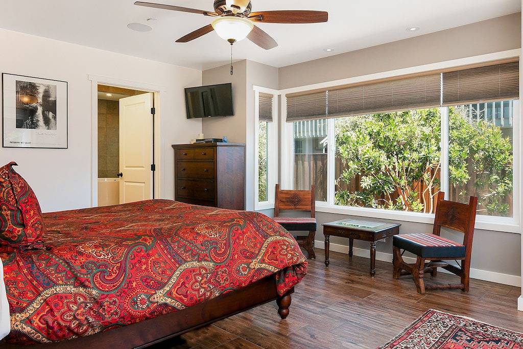 Ventura Beach craftsman home with stunning primary suite - 80 steps to the beach in Ventura Beach, Ventura