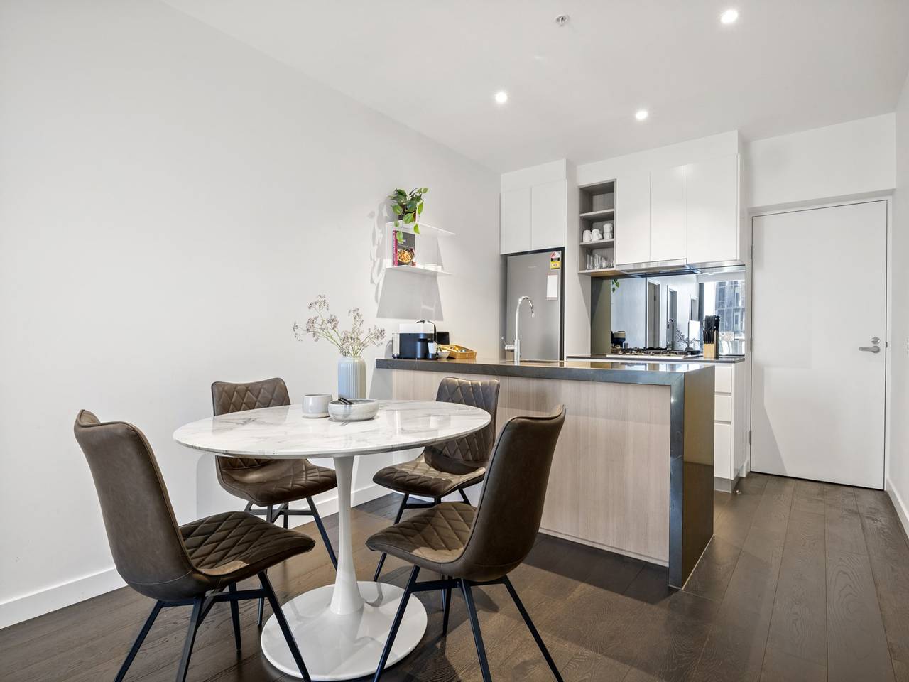 Entire apartment, Stylish 2-Bed Apartment with Stunning City Views in Southbank, Melbourne