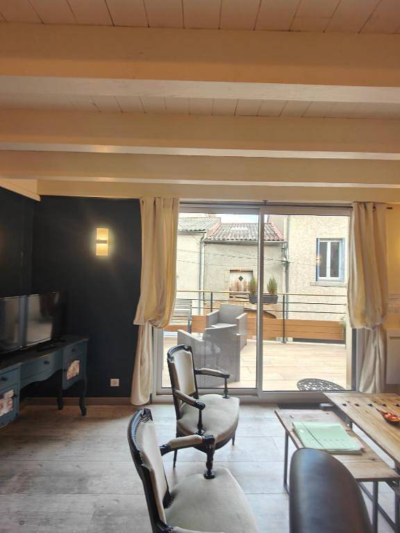 Gîte pour 6 personnes, avec terrasse, animaux acceptés à Les Martres-de-Veyre