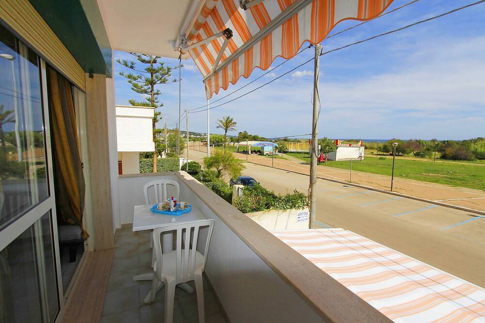 Beachfront apartment in Marina di Pescoluse, Pescoluse