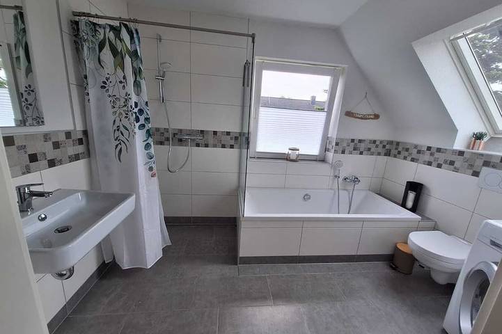 Ganze Wohnung, Moderne, kinderfreundliche Ferienwohnung unweit der Nordsee in Langenhorn, Nordfriesland